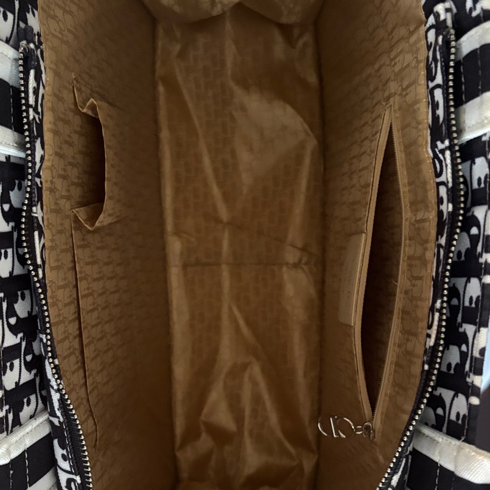 Black and White Tote Bag - Picture 3 of 9